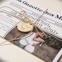 Gazette des mariés avec médaillon en bois